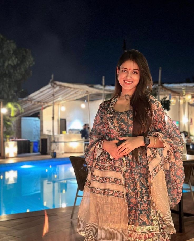 Cute-Asian-Girl-Photo