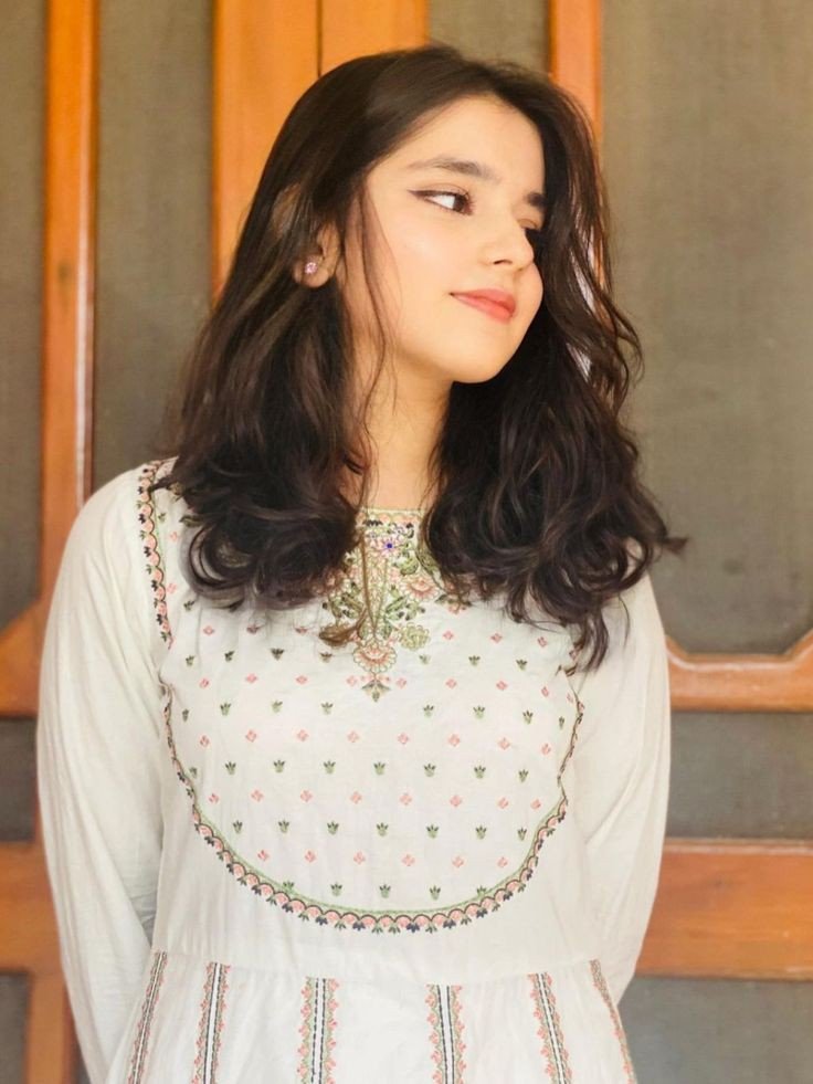 Cute-Black-and-White-Girl-Pic