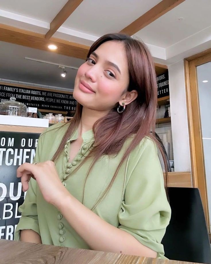 Insta-Girl-Selfie-DP