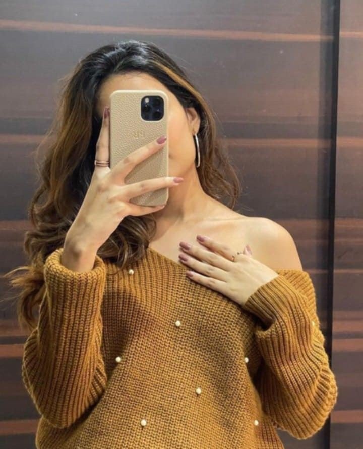 Social-Media-Girl-DP