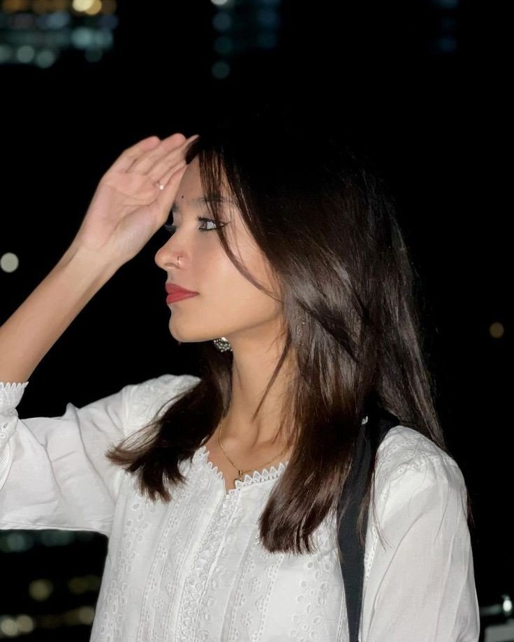 Stylish-Casual-Girl-DP