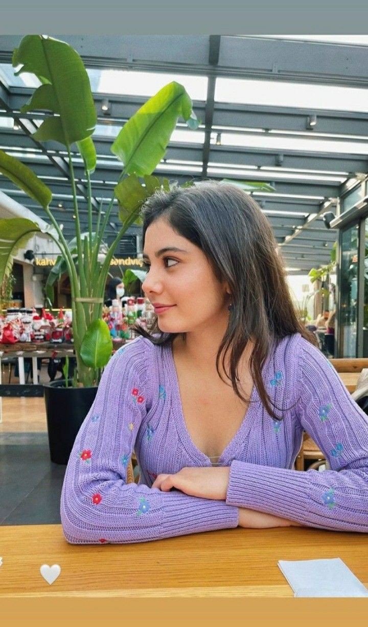 attitude-attractive-instagram-hidden-face-dp-for-girls