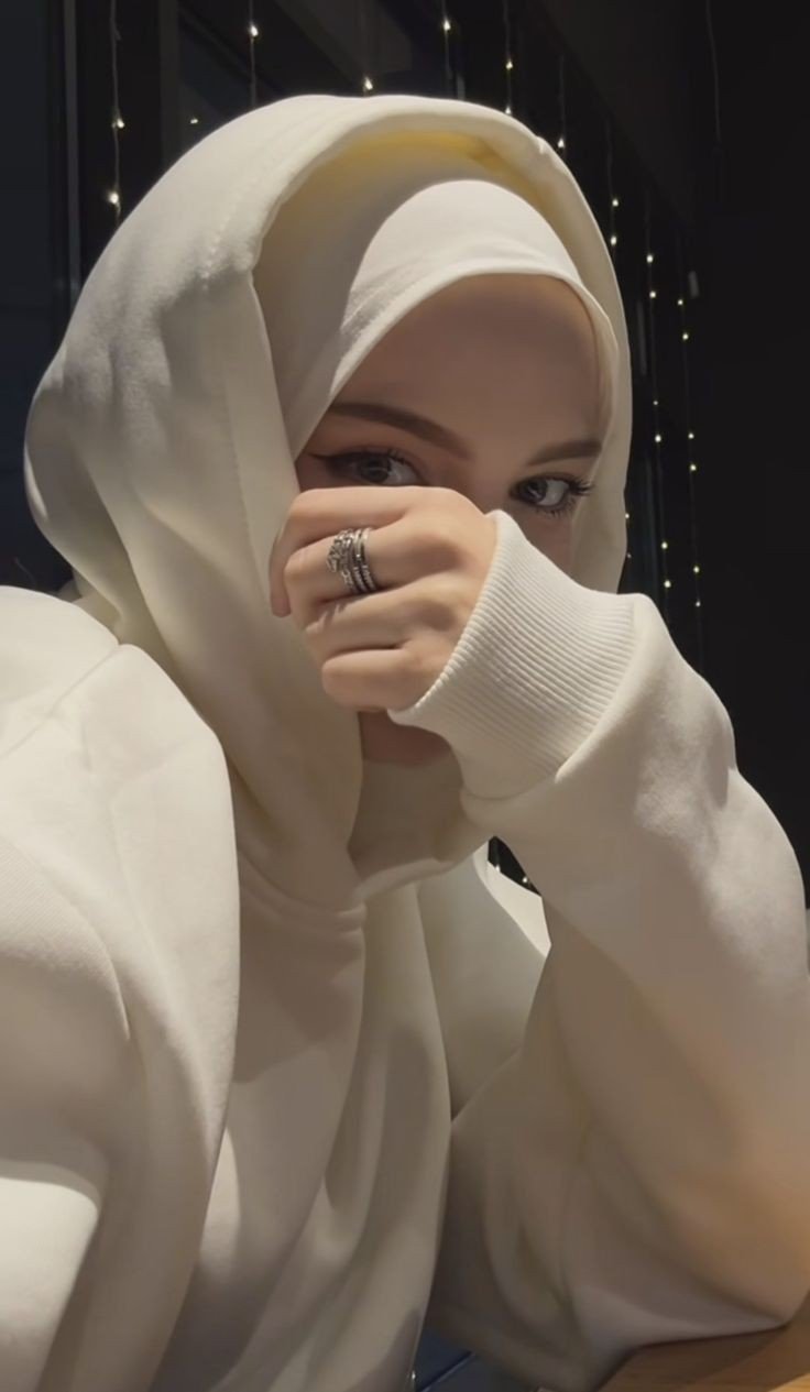 attitude-hijab-girl-dp