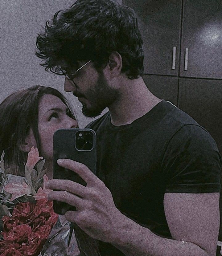 couple-dp-black-background