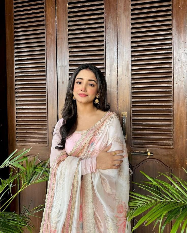 cute-instagram-dp-for-girls-stylish