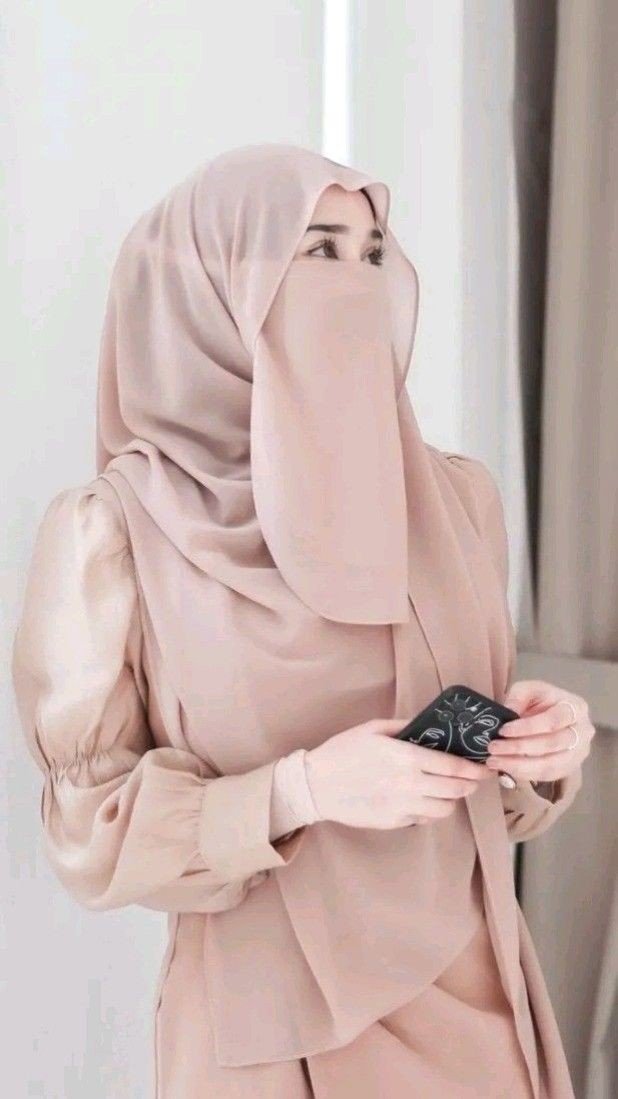 hijab-girl-dp-crown