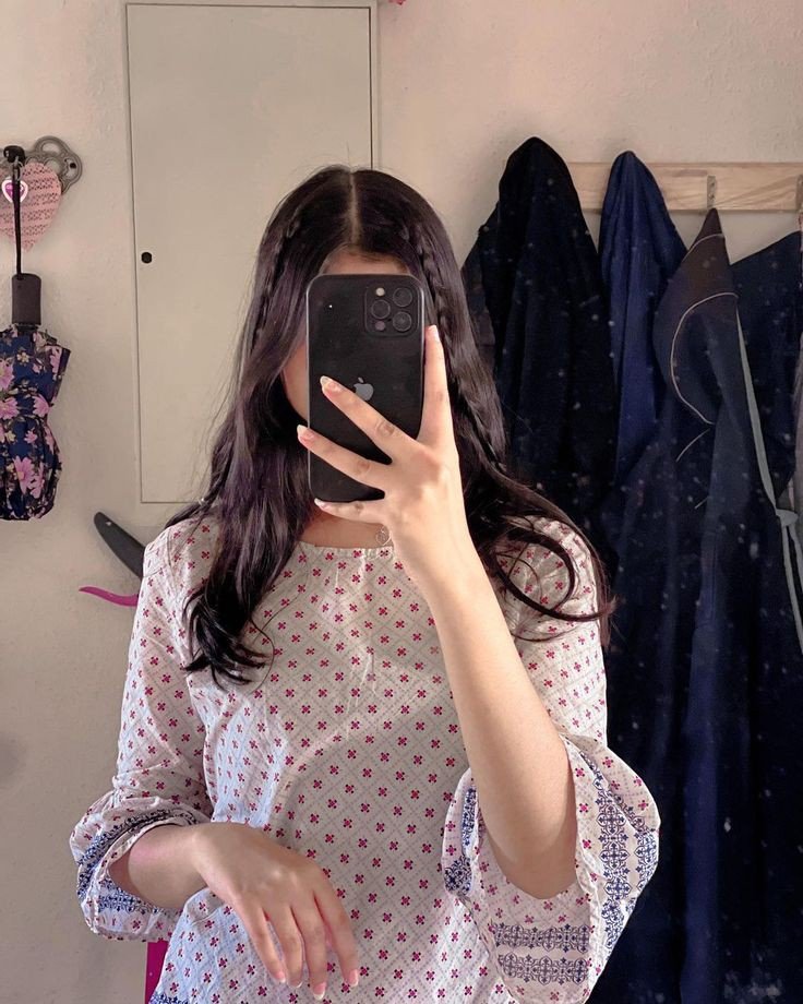 mysterious-girl-hidden-face-image mysterious-girl-hidden-face-image