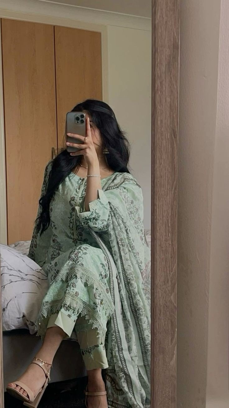 stylish-girl-mystery-dp stylish-girl-mystery-dp