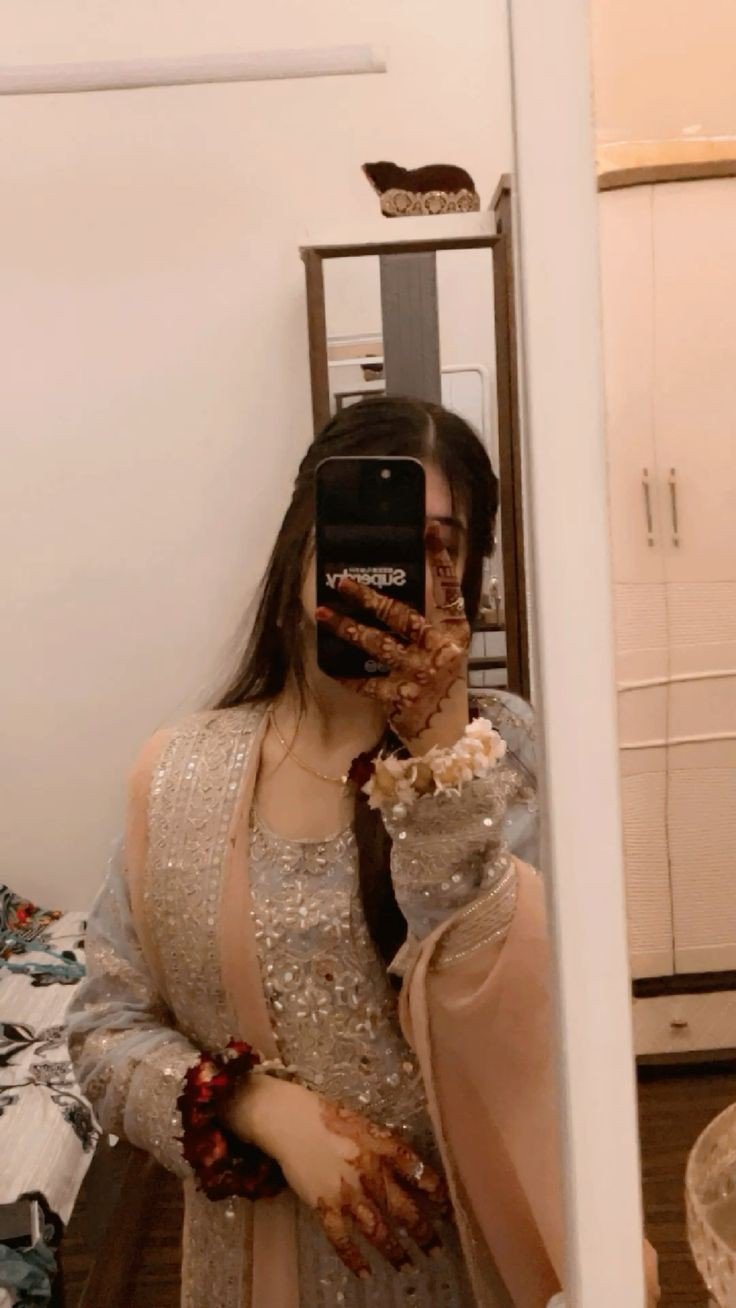 stylish-hidden-face-girl-dp stylish-hidden-face-girl-dp