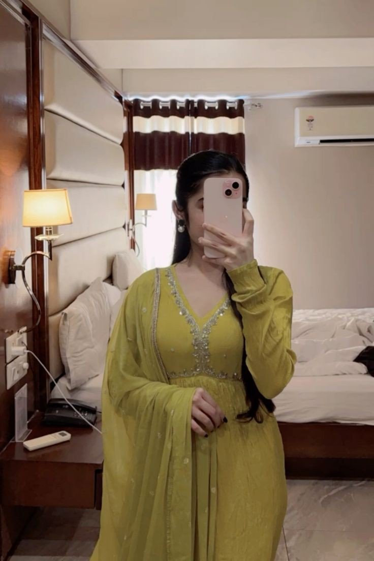 stylish-hidden-face-girl-dp stylish-hidden-face-girl-dp