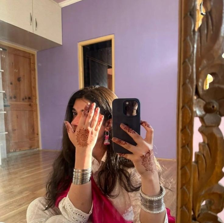 stylish-hidden-face-girl-photo stylish-hidden-face-girl-photo