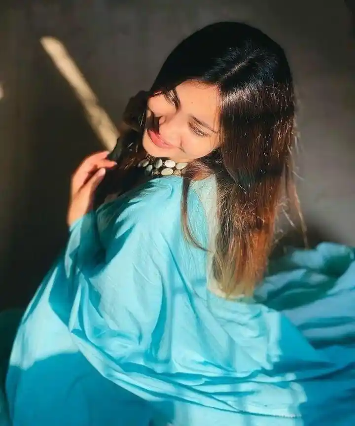 Charming Profile Pic for Girls