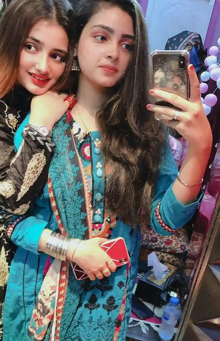 Cute Black and White Girl Pic