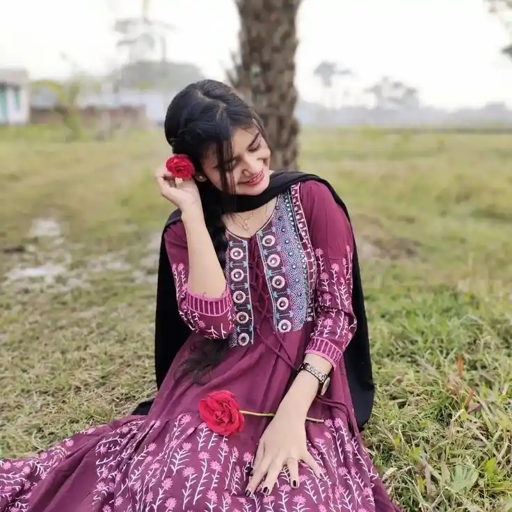 Cute College Girl DP