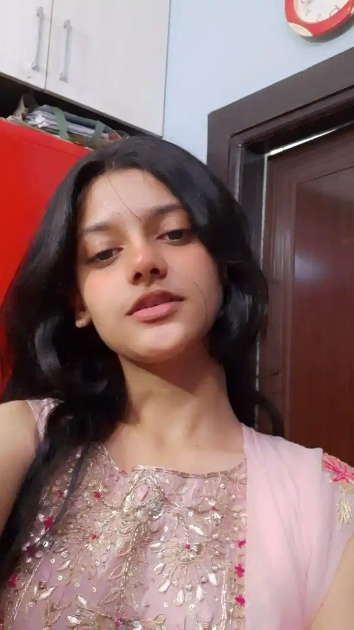 Cute College Girl Pic