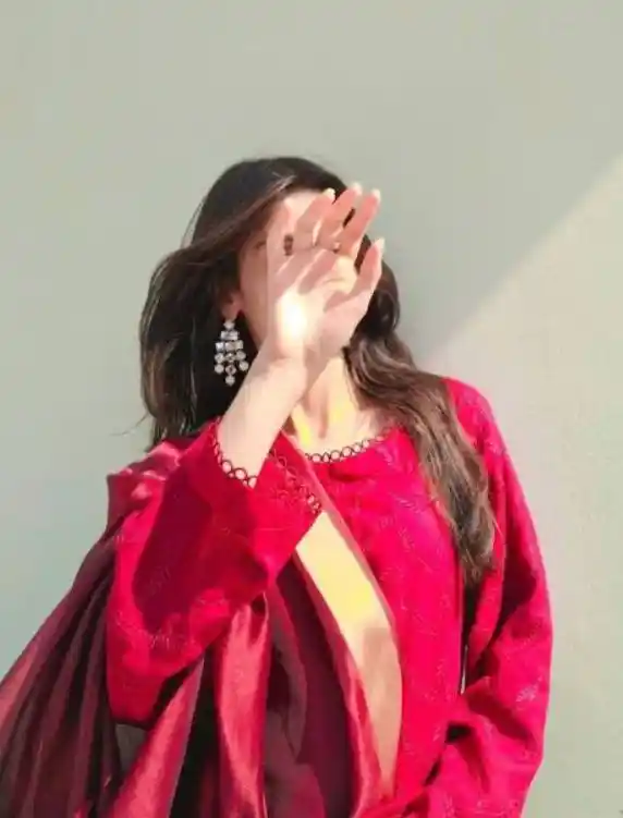 Cute College Girl Pic