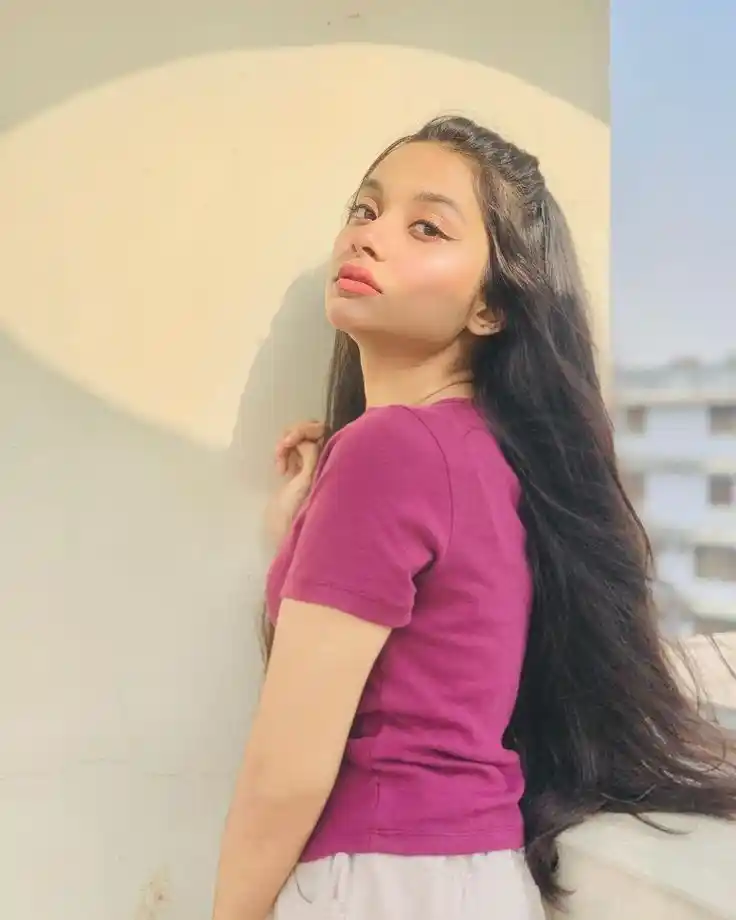 Cute College Girl Pic