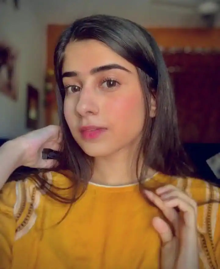 Cute Girls Selfie DP