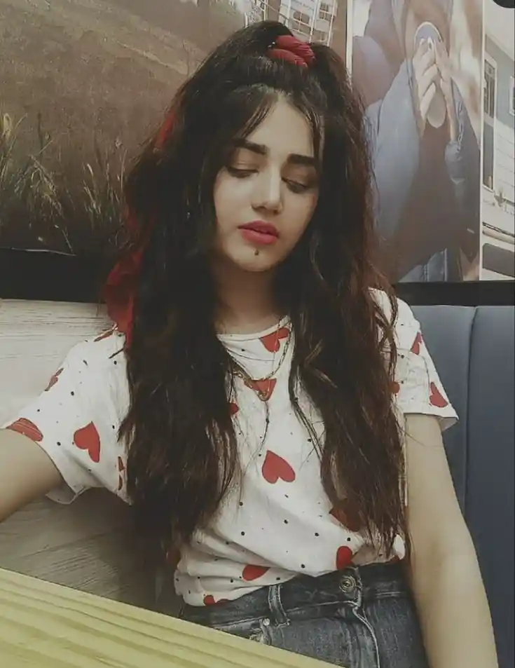 Elegant Instagram DP for Girls