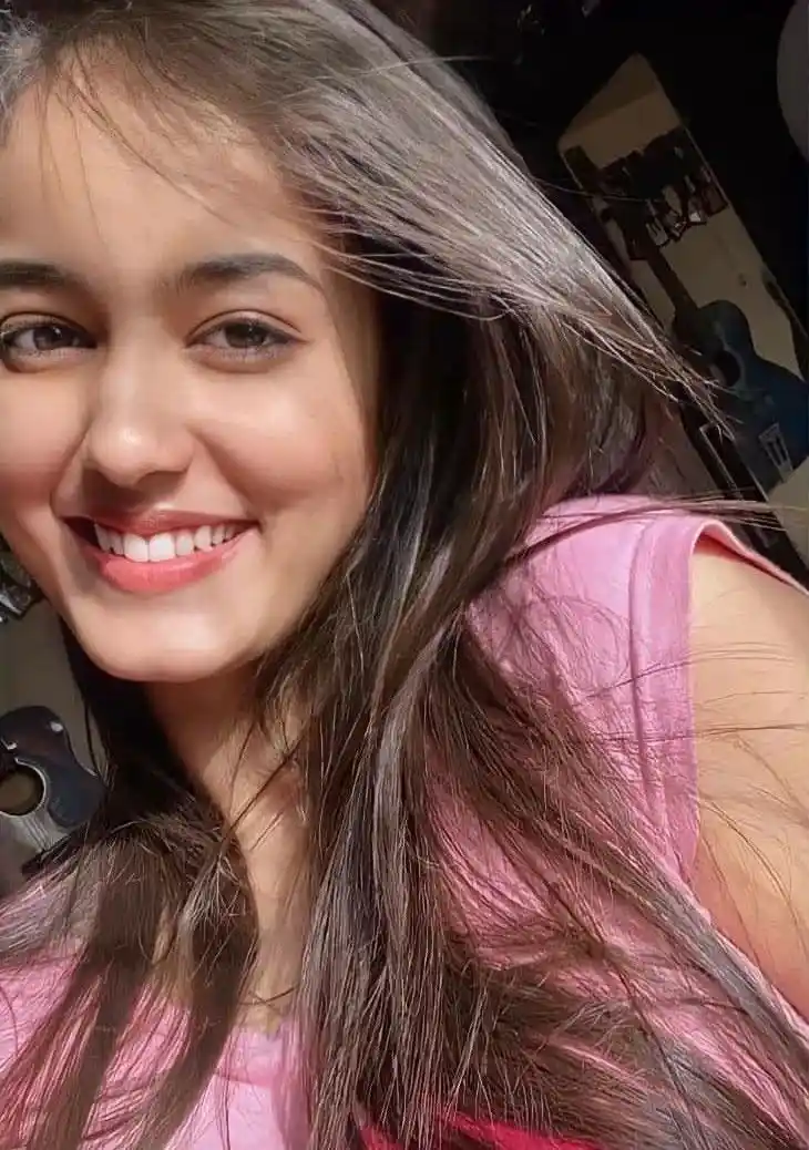 Modern Look Girl Pic