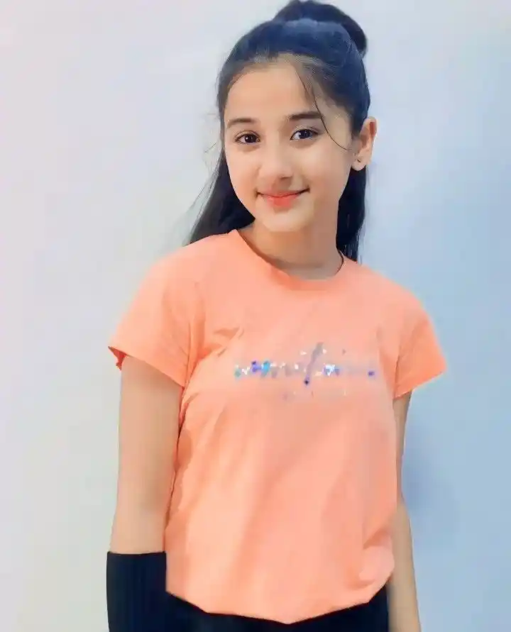 Modern Look Girl Pic