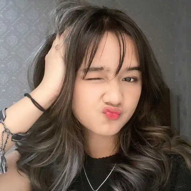 Romantic Girls Profile Pic