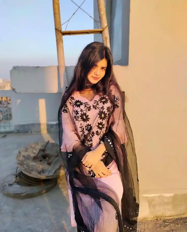 Smiling Instagram Girl DP