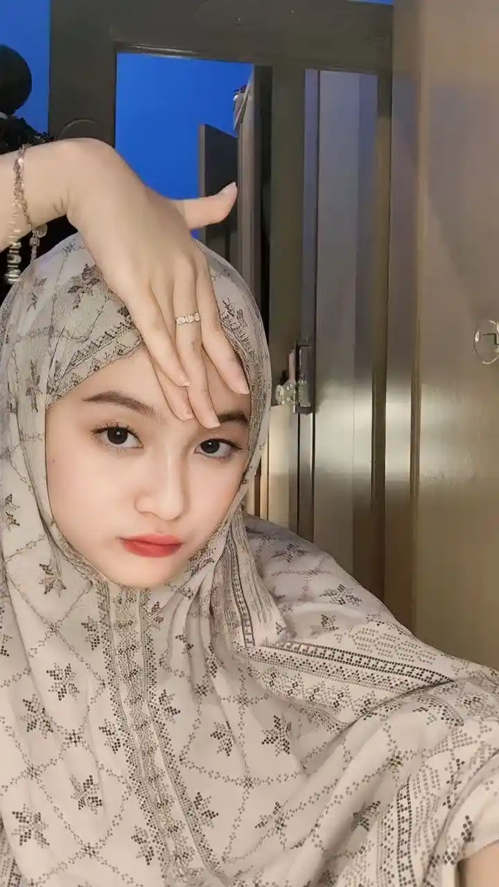 aesthetic hijab girl dp cartoon