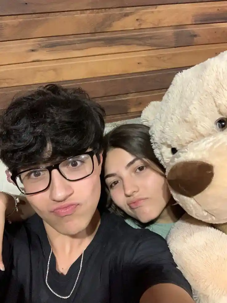 anime couple dp for instagram kiss