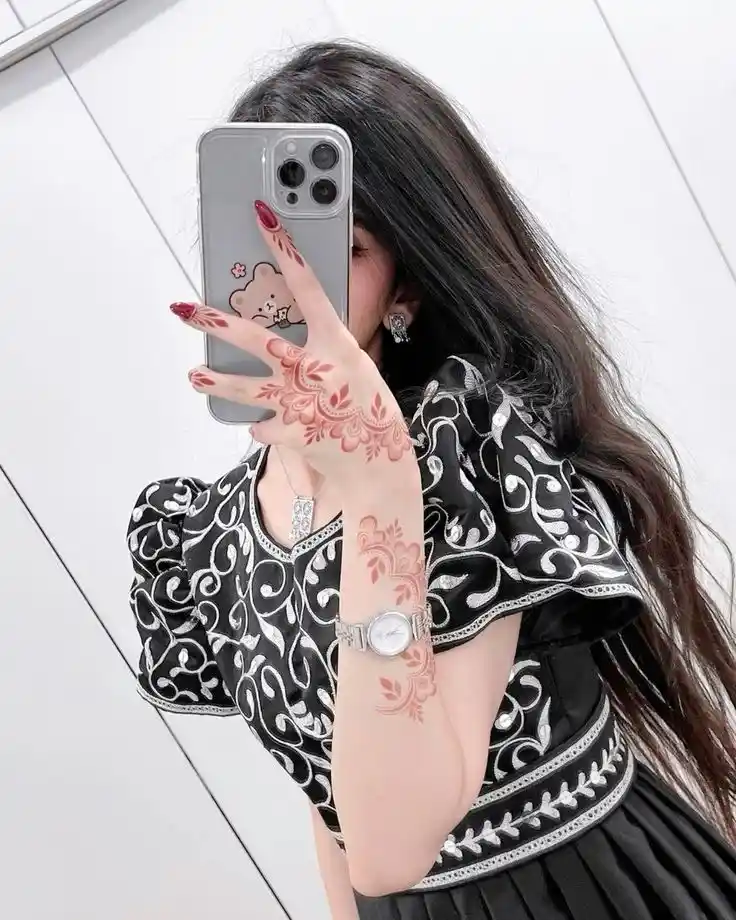 anime mirror selfie dp anime mirror selfie dp