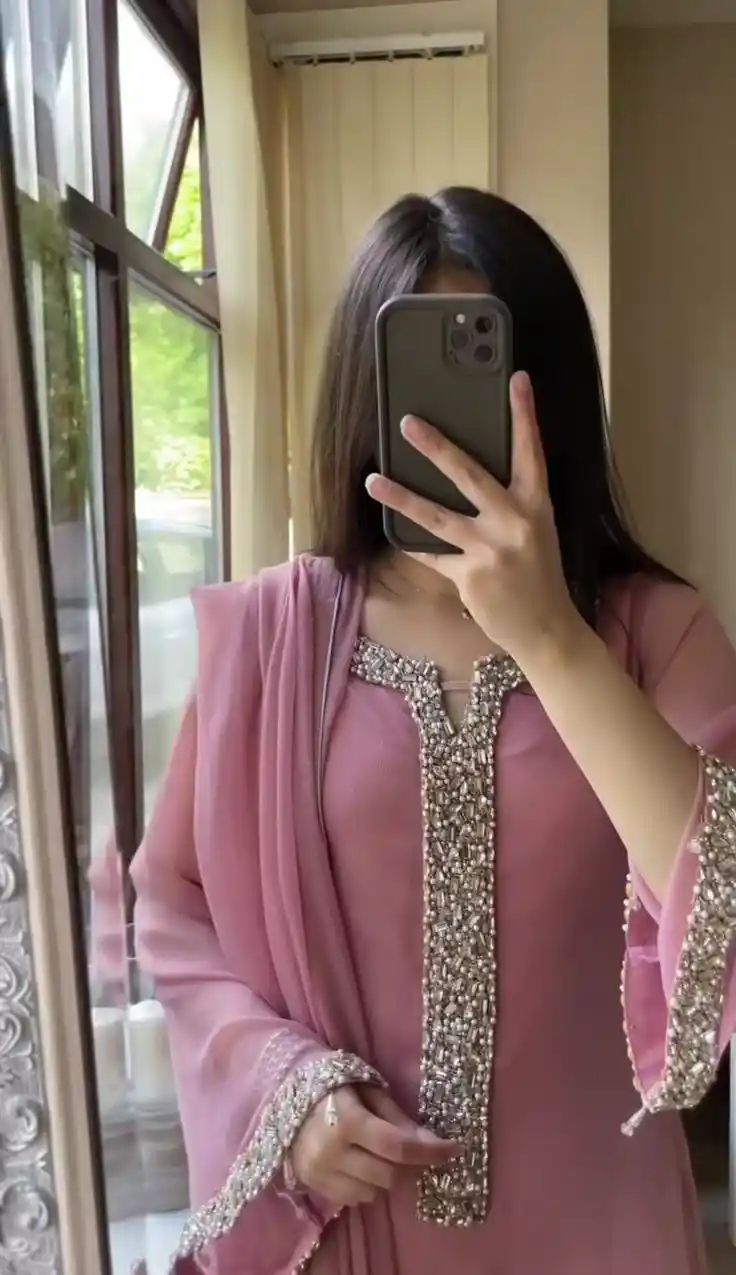 attractive instagram hidden face dp for girls