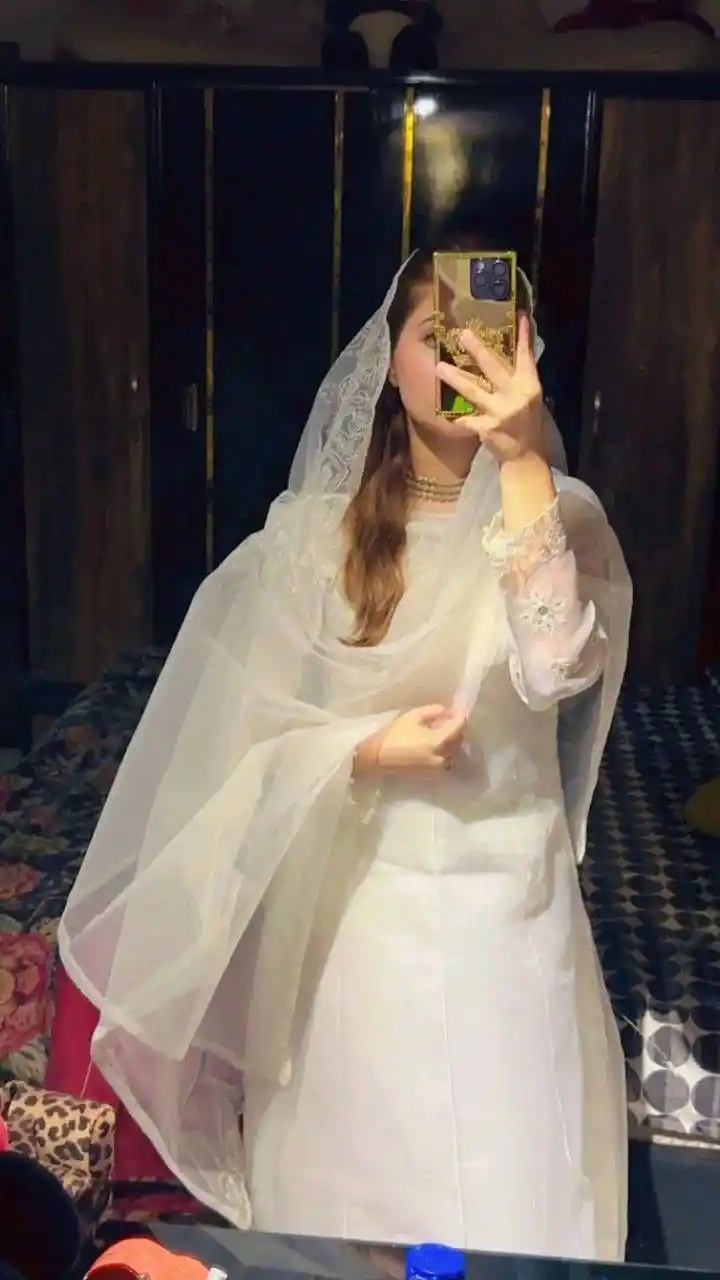 beautiful single girl dp for whatsapp download