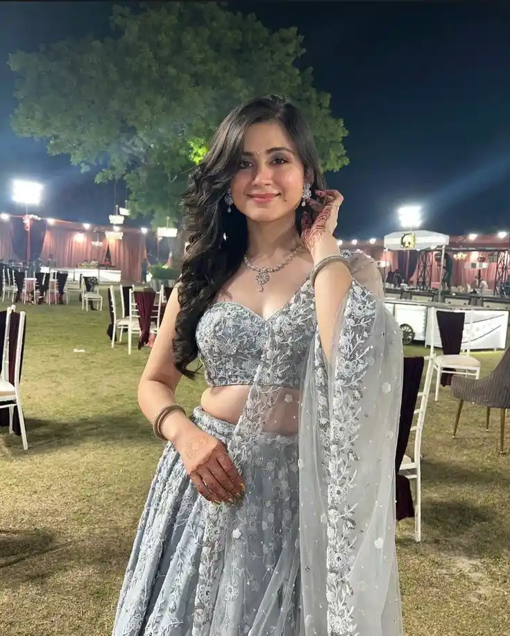 beautiful single girl dp for whatsapp download