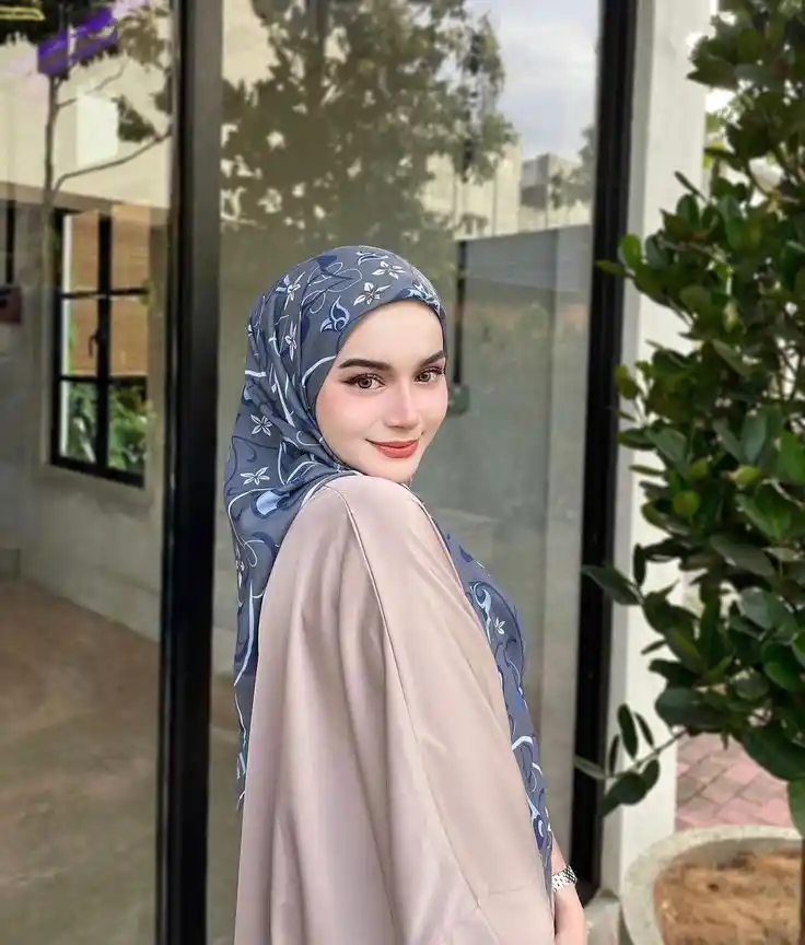 cute hijab girl dp