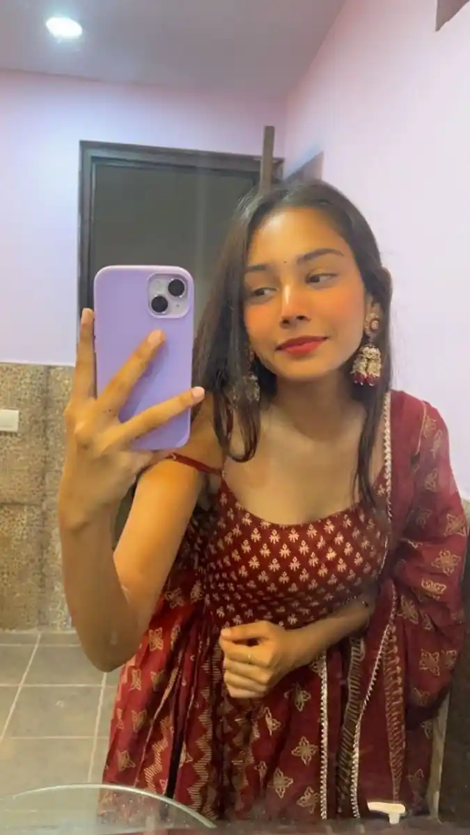 cute instagram dp for girls stylish