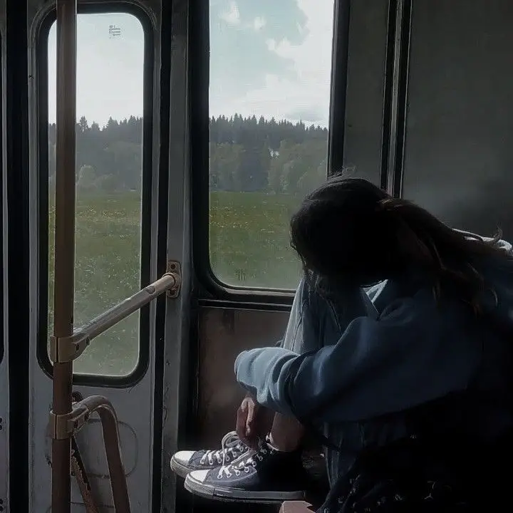 cute-sad-girl-dp-for-instagram