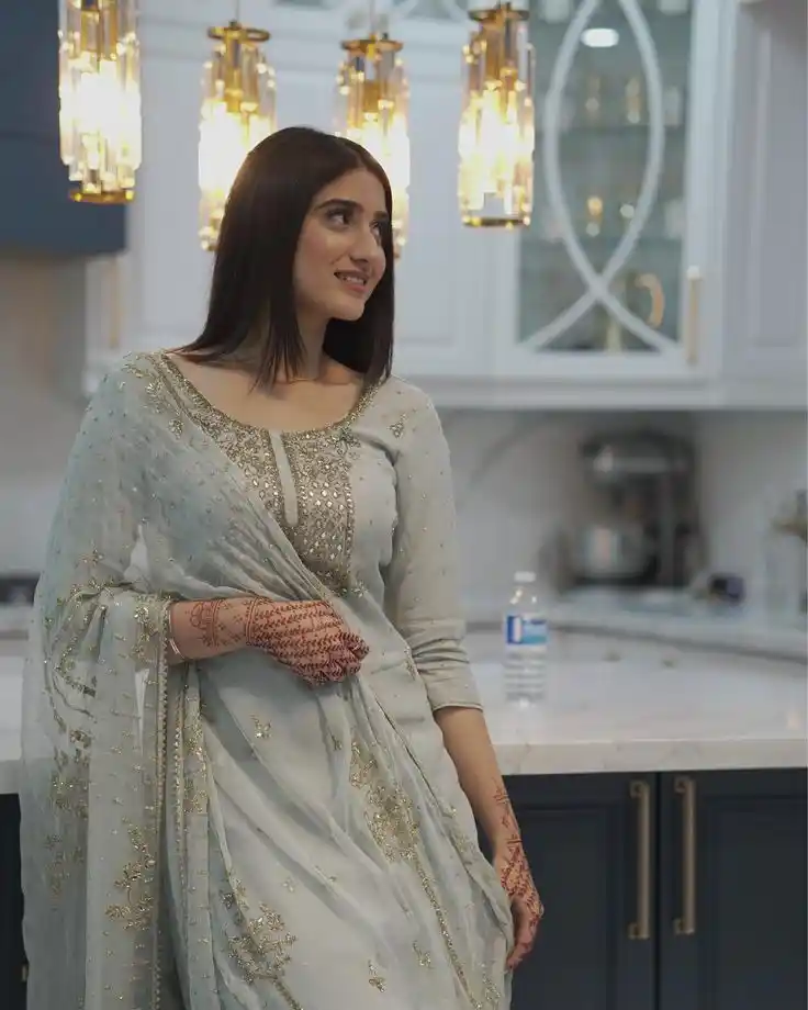 cute single girl dp attitude