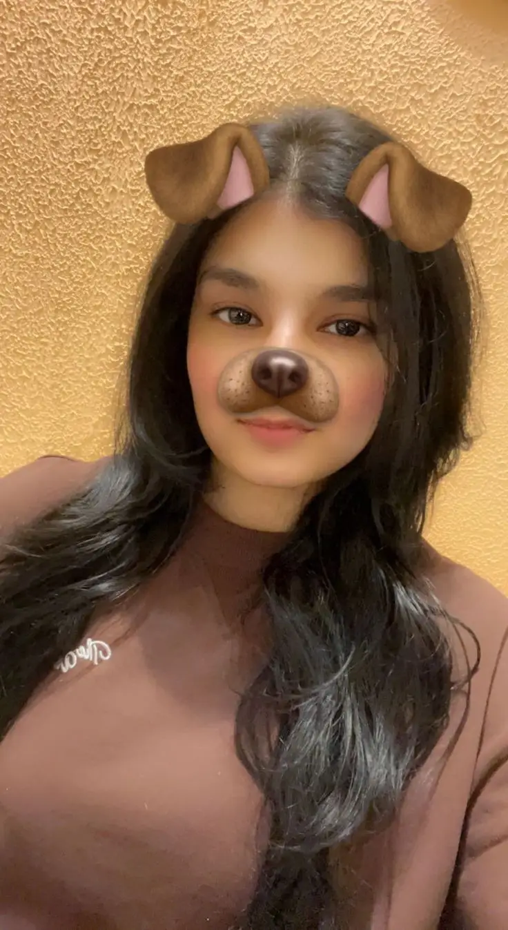 girl-saree-pic-hide-face-black-and-white