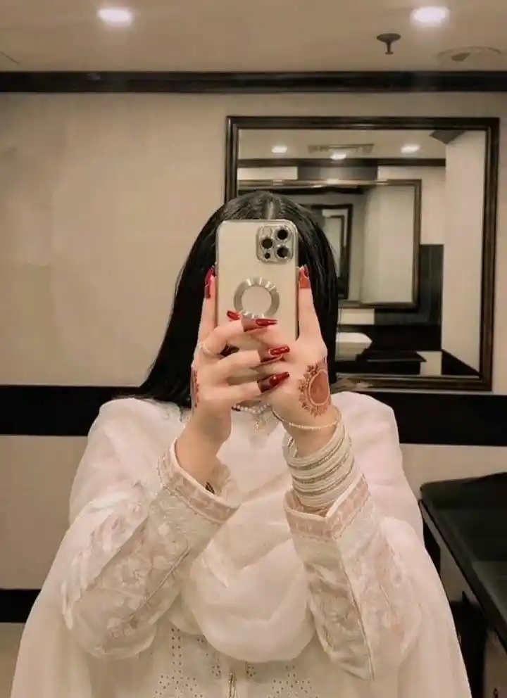 girls mirror selfie dp blur girls mirror selfie dp blur
