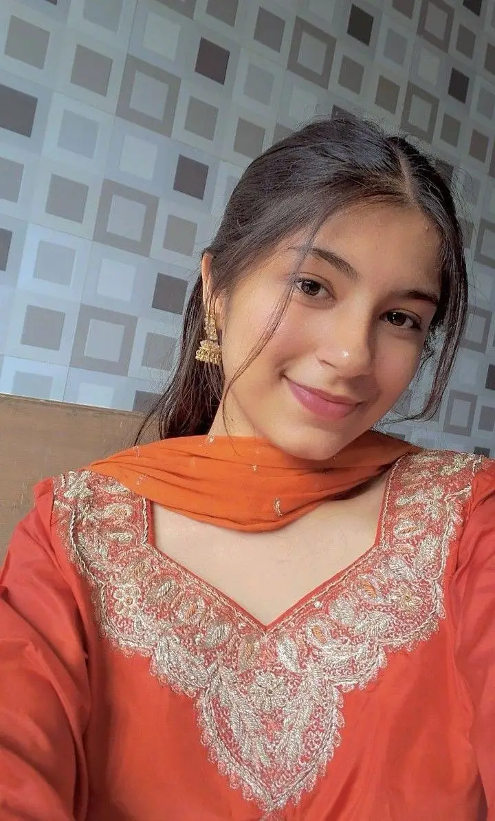 hide-face-girl-pic-aesthetic-iphone