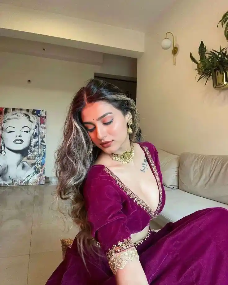 hide face girl pic black and white indian