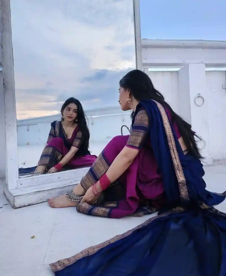 hide face girl pic black and white indian