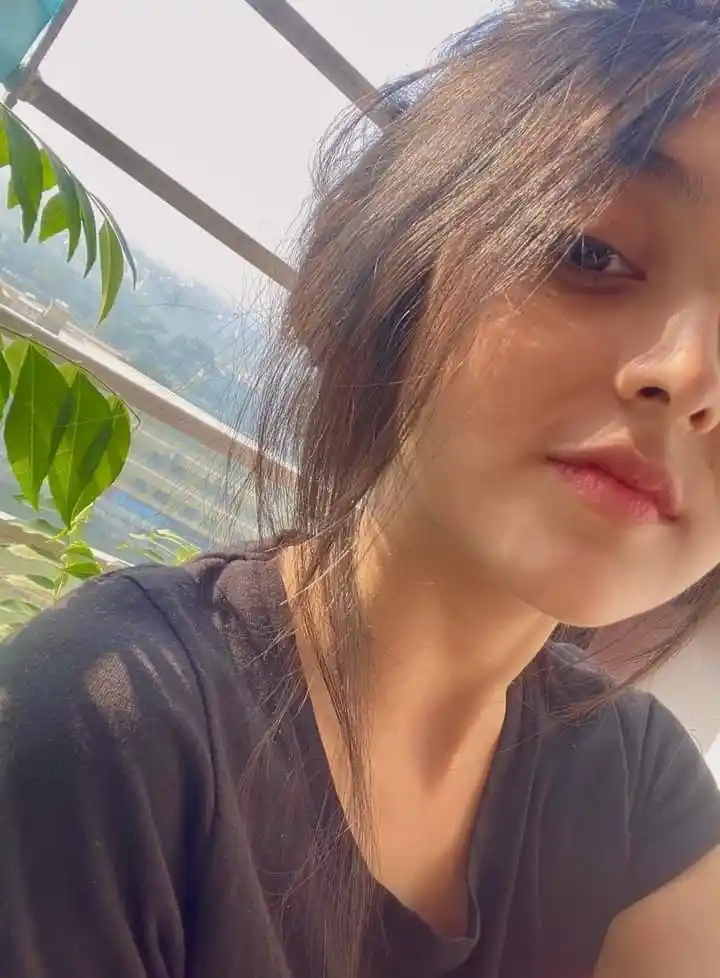 hot hide face girl pic for instagram