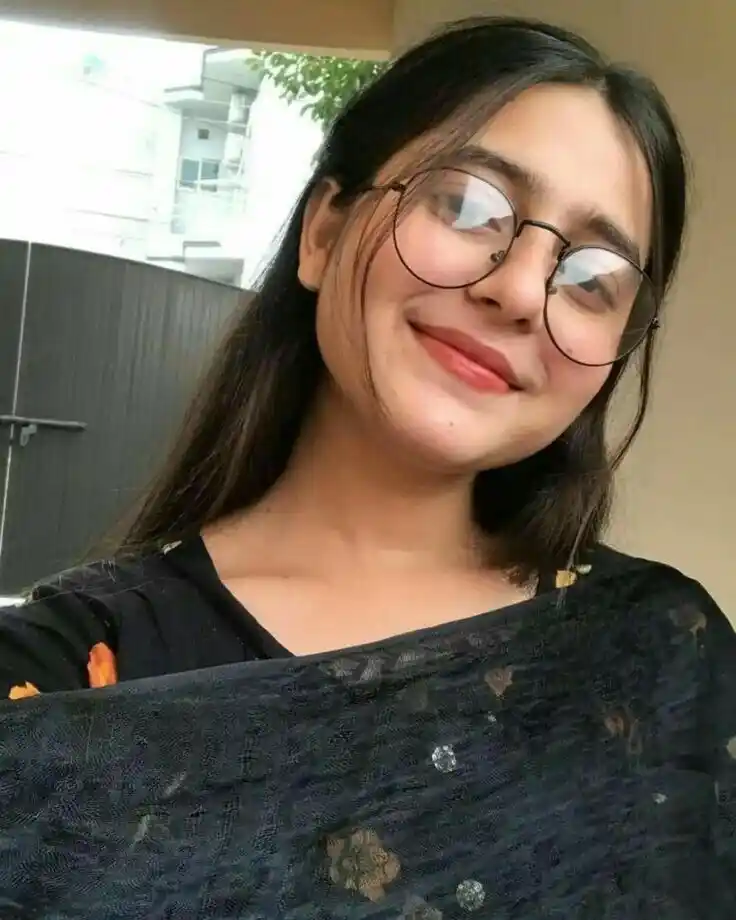 hot hide face girl pic for instagram