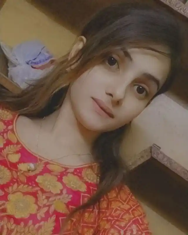 image hide face selfie real simple girl