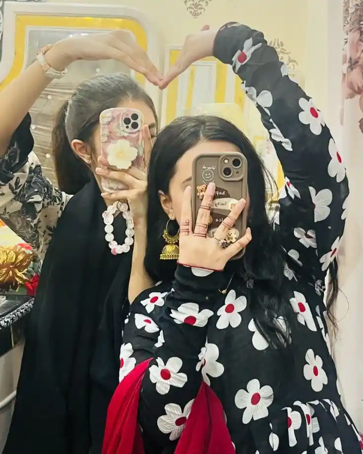 mirror selfie dp girl black mirror selfie dp girl black