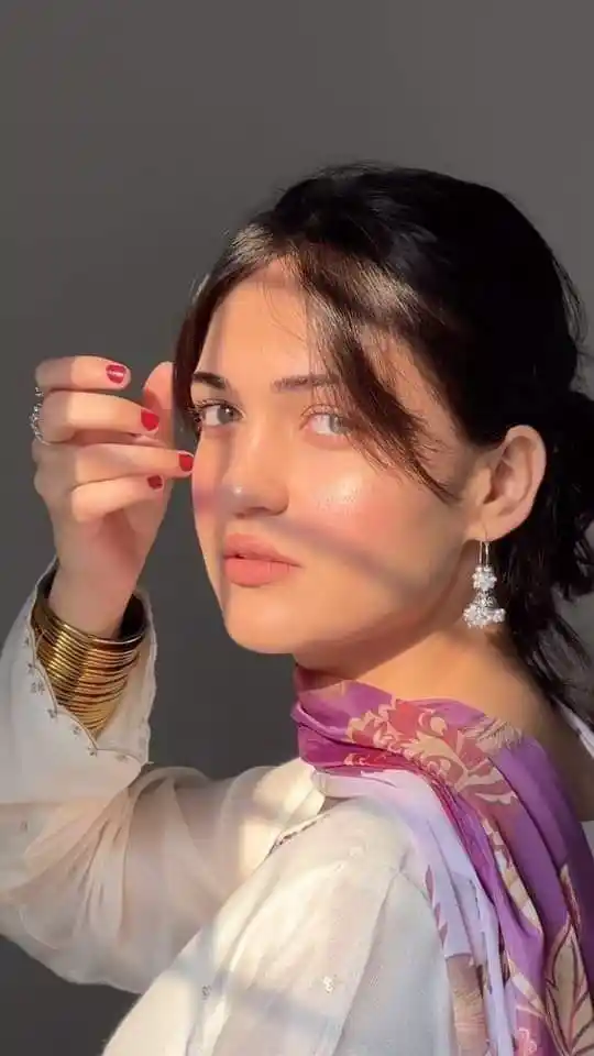 real cute simple girl pic for dp