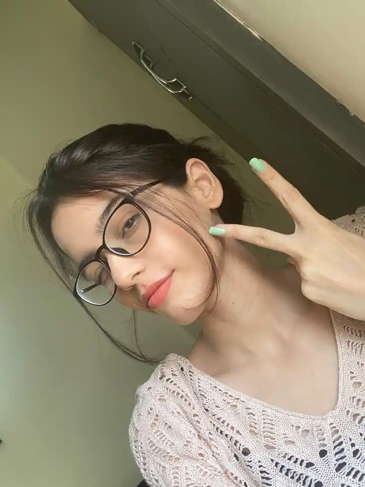 real cute simple girl pic indian