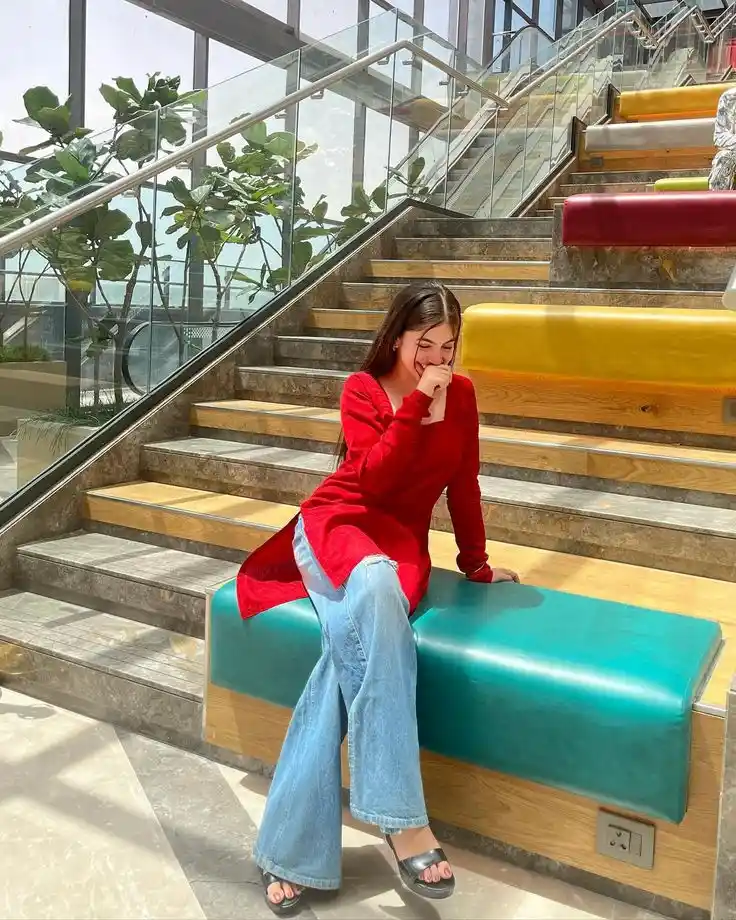 real simple girl image back side