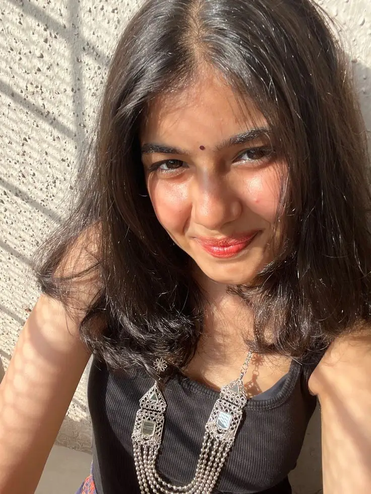 real-simple-girl-image-wallpaper-hd-download